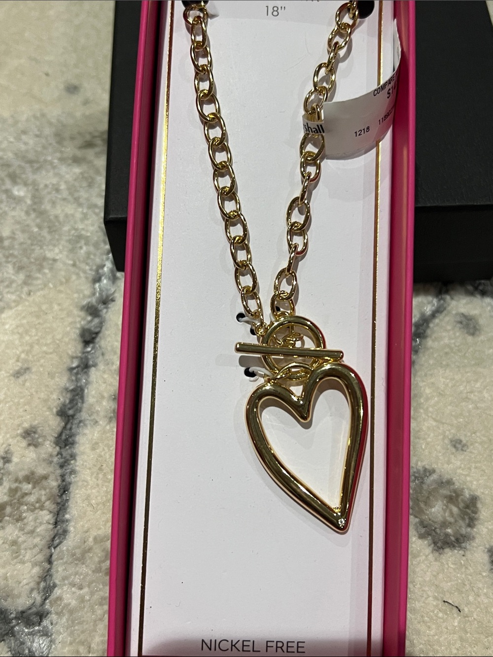 TRUE TO FORM Gold Heart Toggle Pendant Necklace. NIB